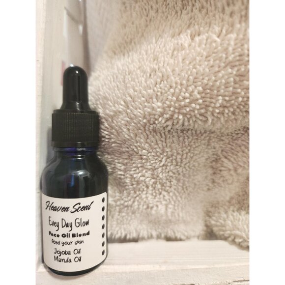 Handmade Jojoba & Marula Face Oil: Natural Canadian Skincare - Picture 7 of 10